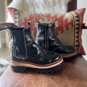 Free People Vance black crackled glossy leather platform lug sole boots size 38